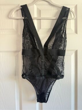 Nasty Gal Black Lace Deep V Strap Bodysuit Size S NWT